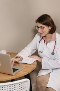 Can you earn your pre-med courses online