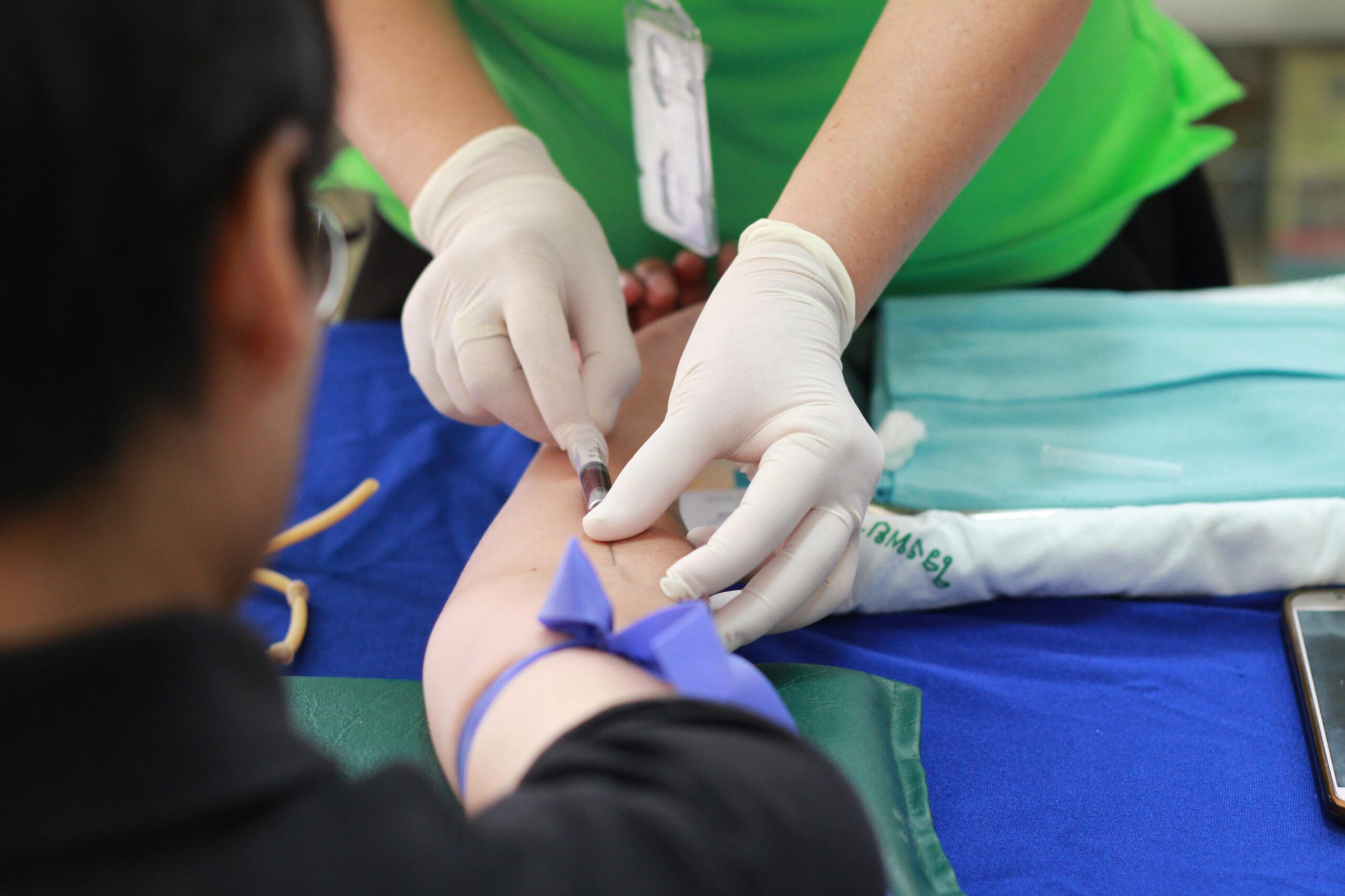 how much does a phlebotomist make