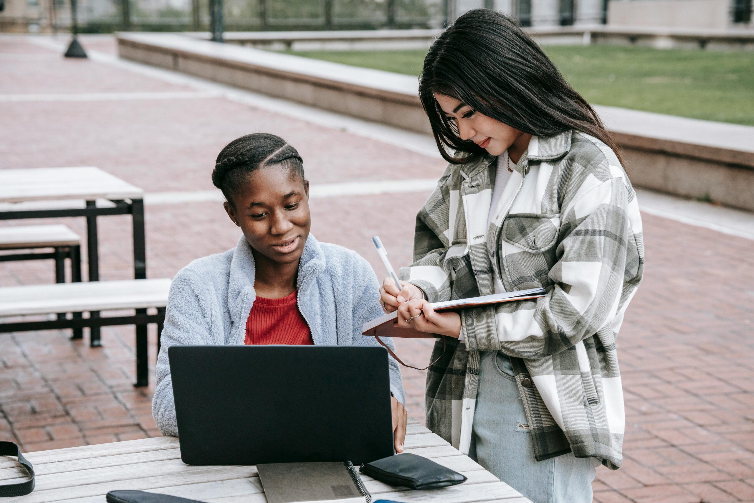 Community College vs Online Gen Ed for Nursing School: Pros and Cons